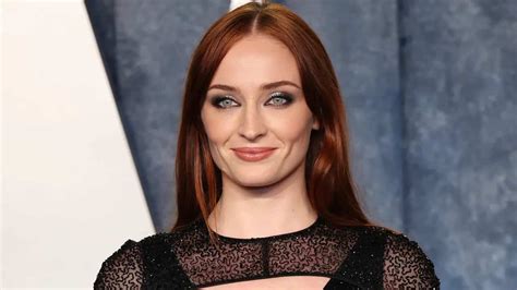 Watch Sophie Turner Perform a Fashion 'Magic Trick' with ,300 